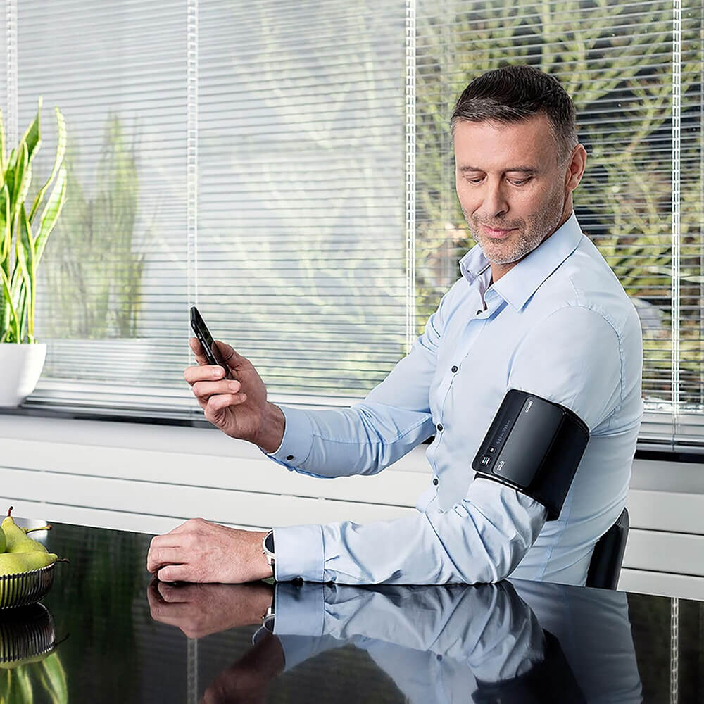 Upper arm blood pressure monitor with app sync – OMRON HEM-7600T-E