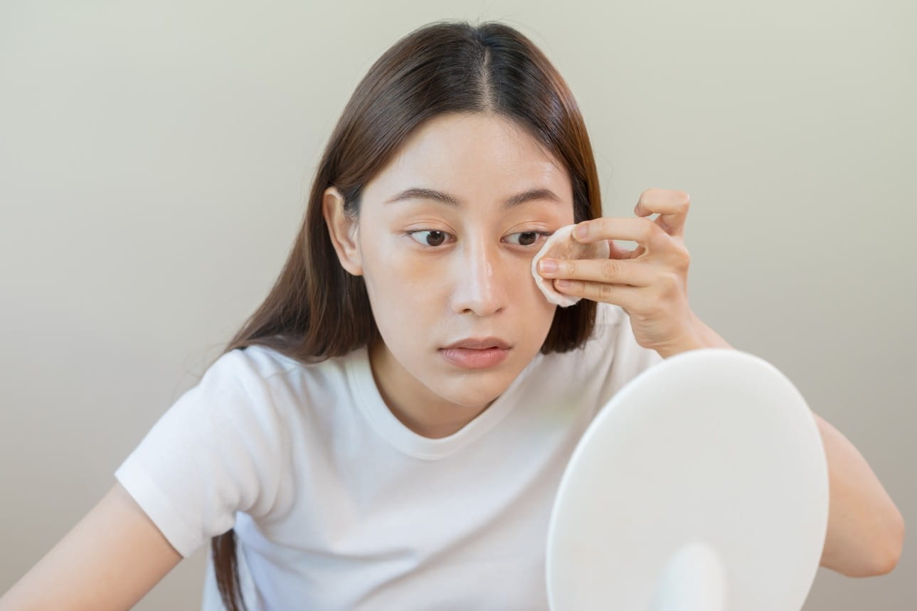 How To Remove Waterproof Mascara