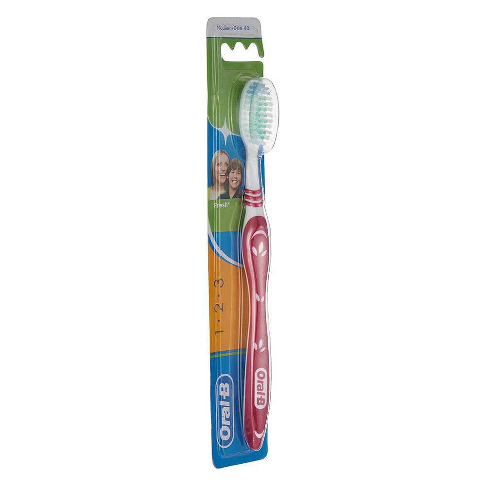 Oral-B 123 Fresh 40 Medium – medium bristle manual toothbrush