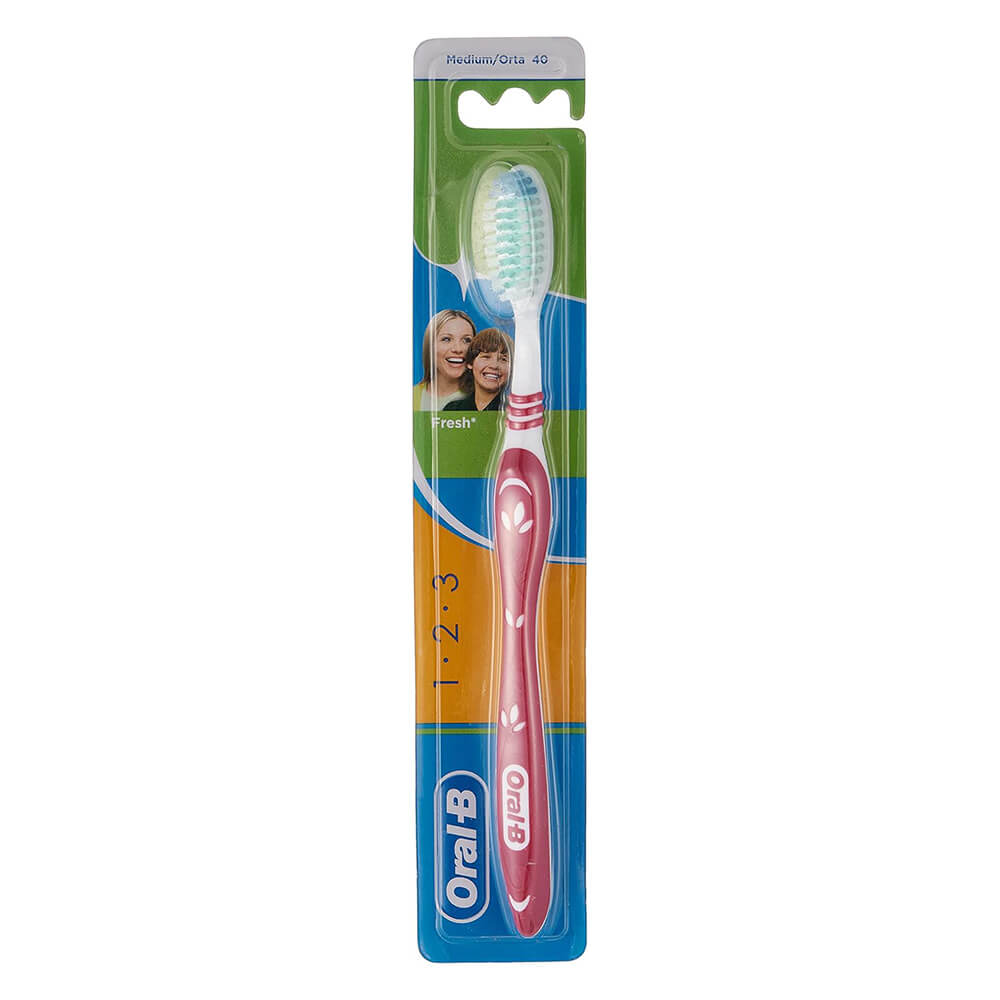 Oral-B 123 Fresh Toothbrush 40 Medium – daily dental care